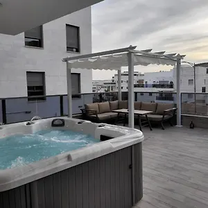 5 Diamonds Mini Penthouse & Jacuzzi דירה